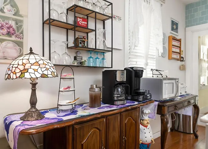 Virginia St. Dollhouse Holiday home